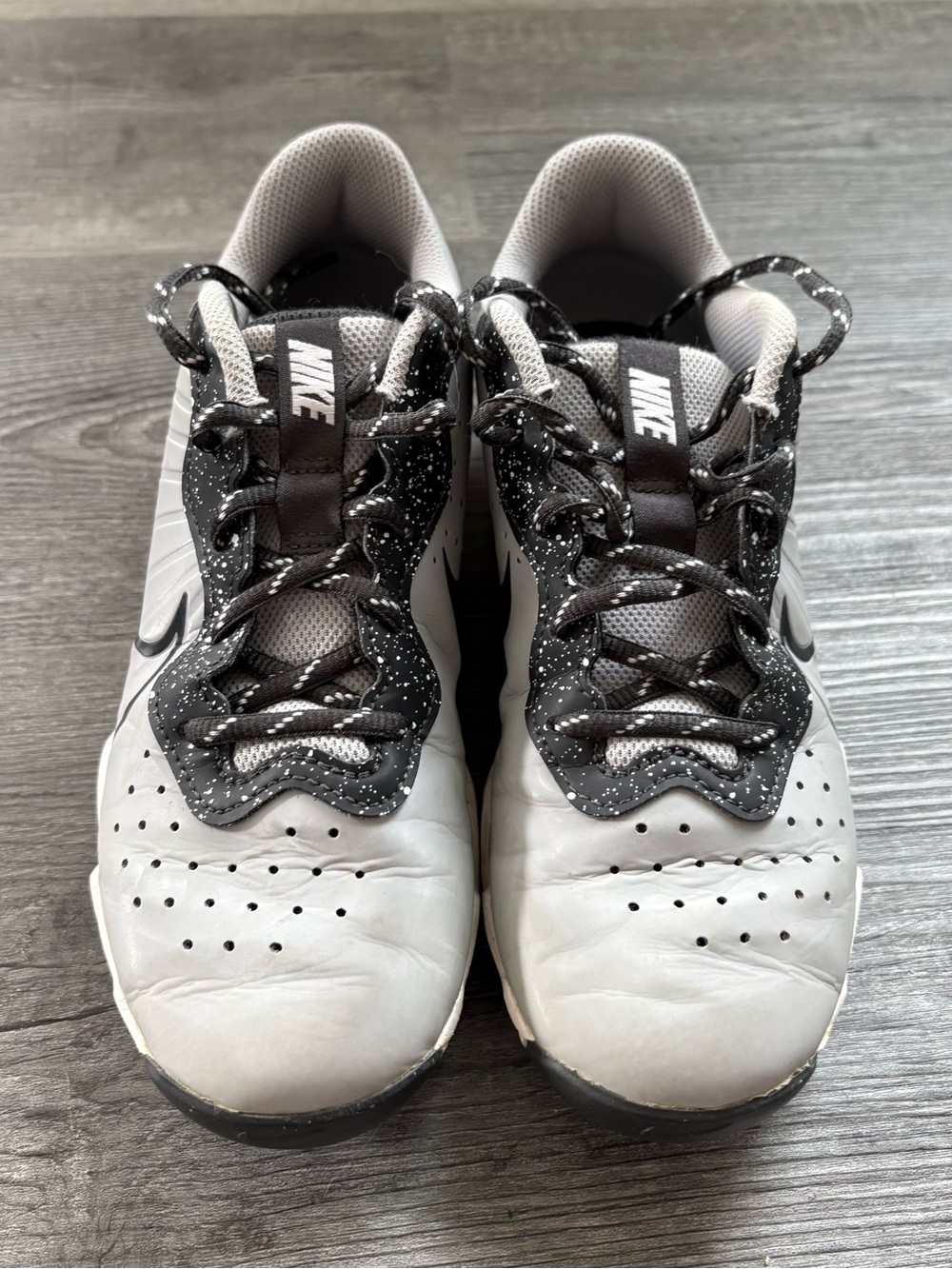 Nike Alpha Huarache 4 Keystone Baseball Cleats Wolf Gray & White. Boys size 5